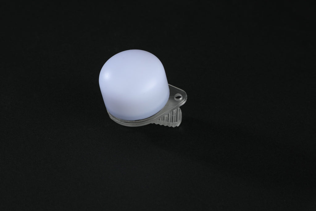 Balise lumineuse BigBlue Easy Clip éteinte, avec sa pince de fixation