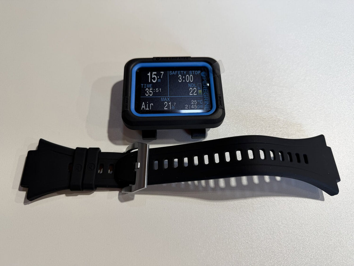 Ordinateur de plongée Shearwater Peregrine noir avec son bracelet